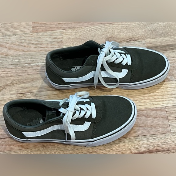 Womens Vans, size 8, color Olive, (Suede/Canvas) - Picture 4 of 12